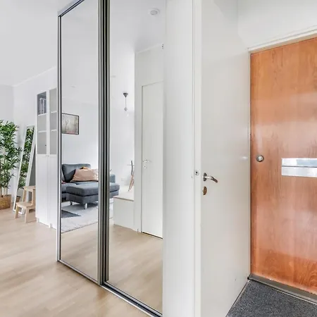 Wehost Modern 1br Near Metro In The Popular Lauttasaari Lägenhet *